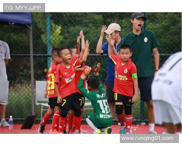 勇敢面对挑战足球明星与睾丸癌的抗争故事