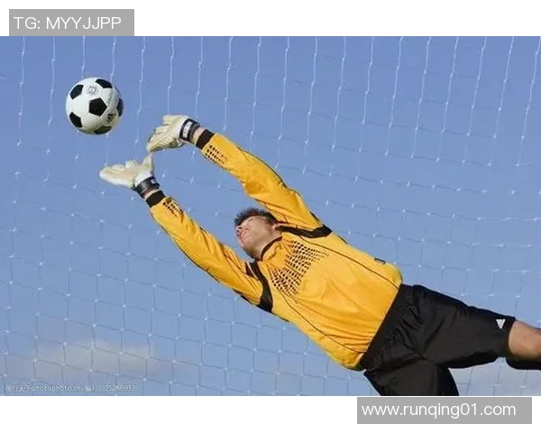 足球明星各具风格的踢球姿势解析与技巧分享 足球明星各具风格的踢球姿势解析与技巧分享