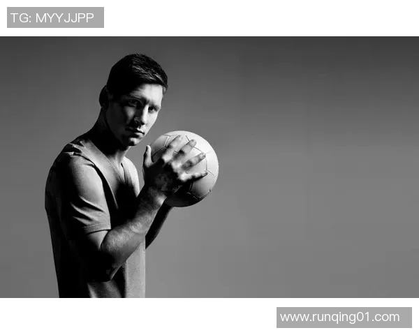 足球明星半脸壁纸展现运动魅力与个性风采的完美结合